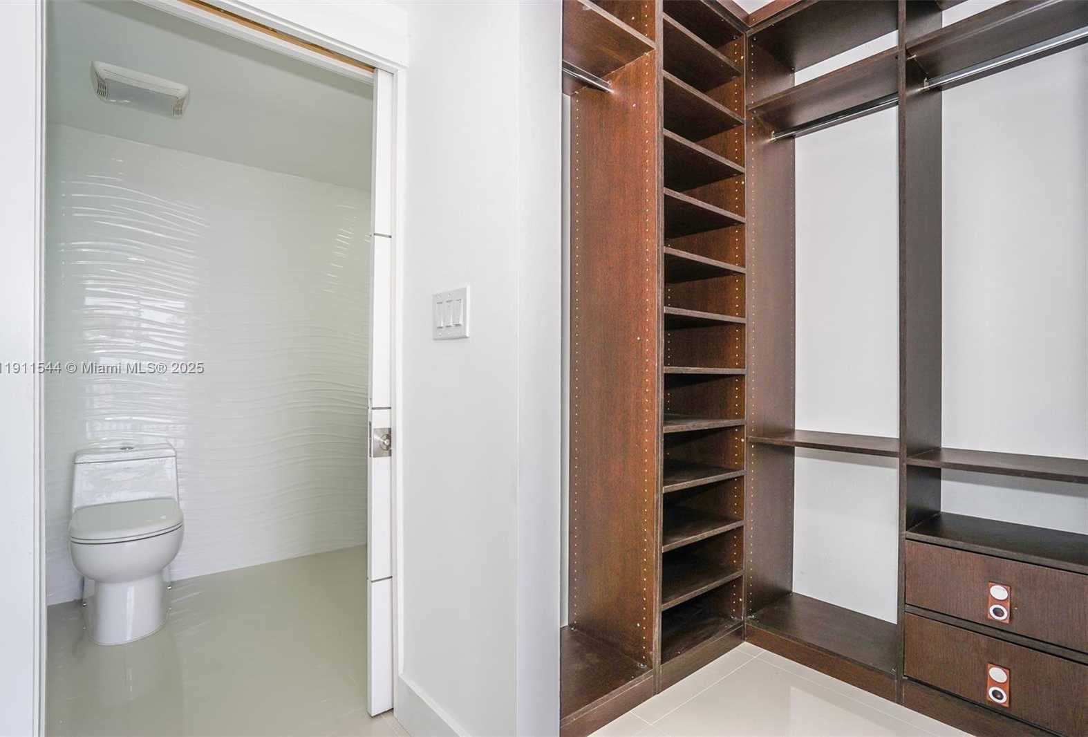 Small Image of 7601 EAST TREASURE DR #2301, North Bay Village Number 18