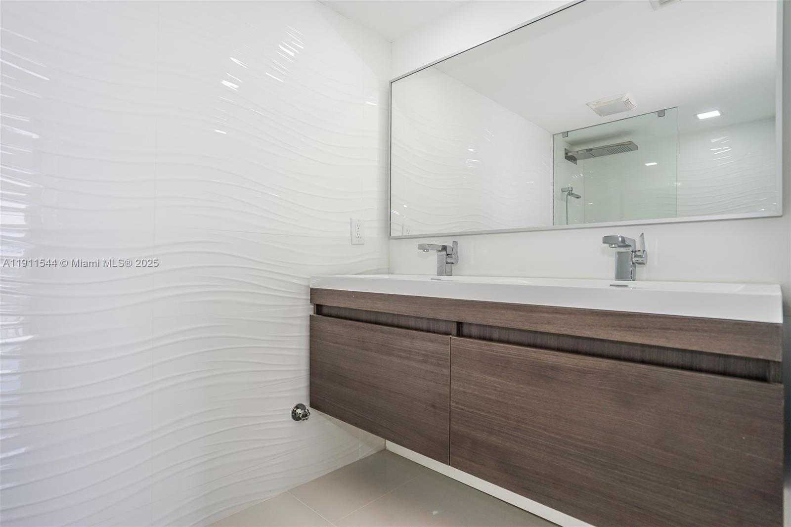 Small Image of 7601 EAST TREASURE DR #2301, North Bay Village Number 19