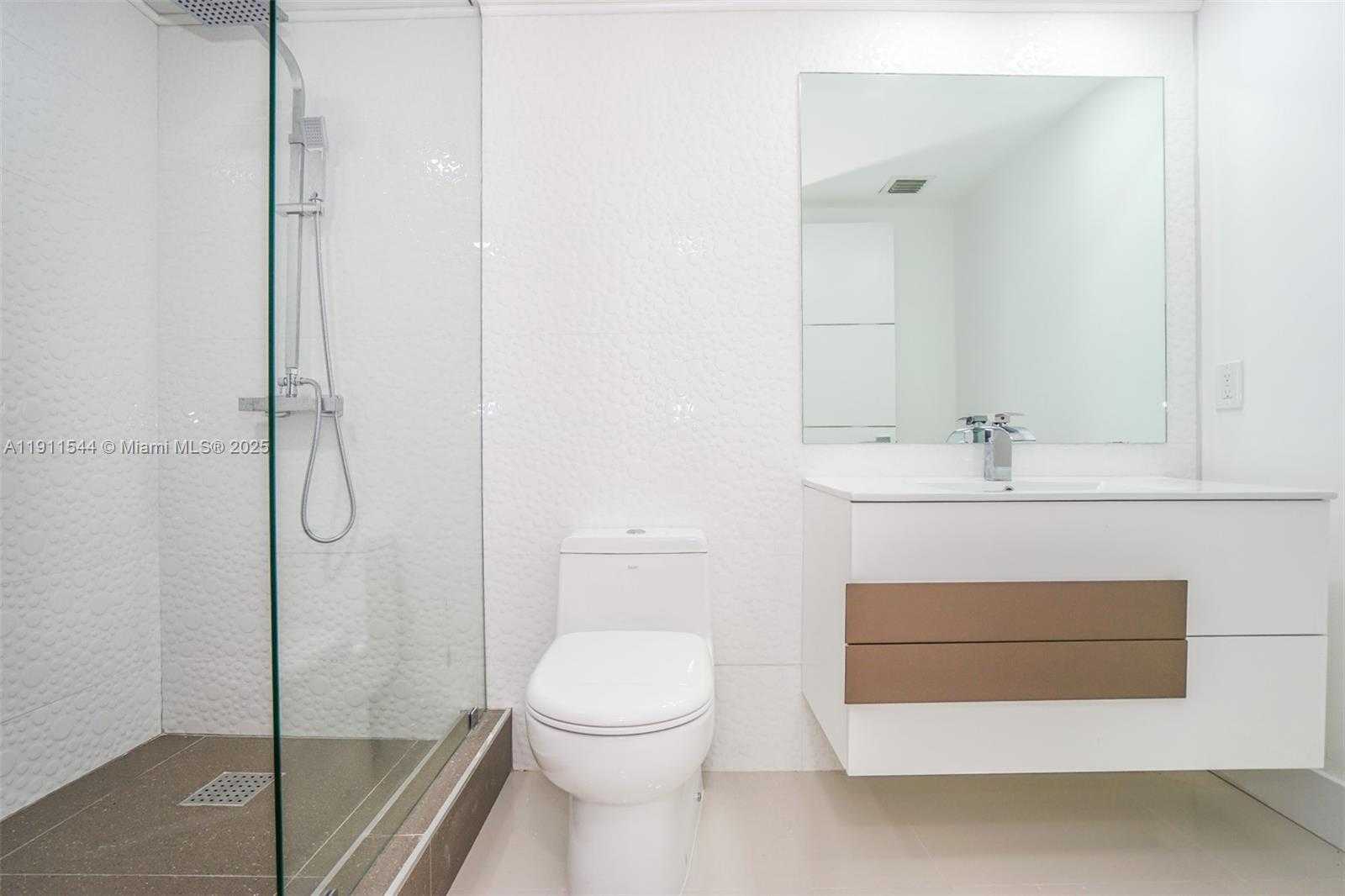 Small Image of 7601 EAST TREASURE DR #2301, North Bay Village Number 26