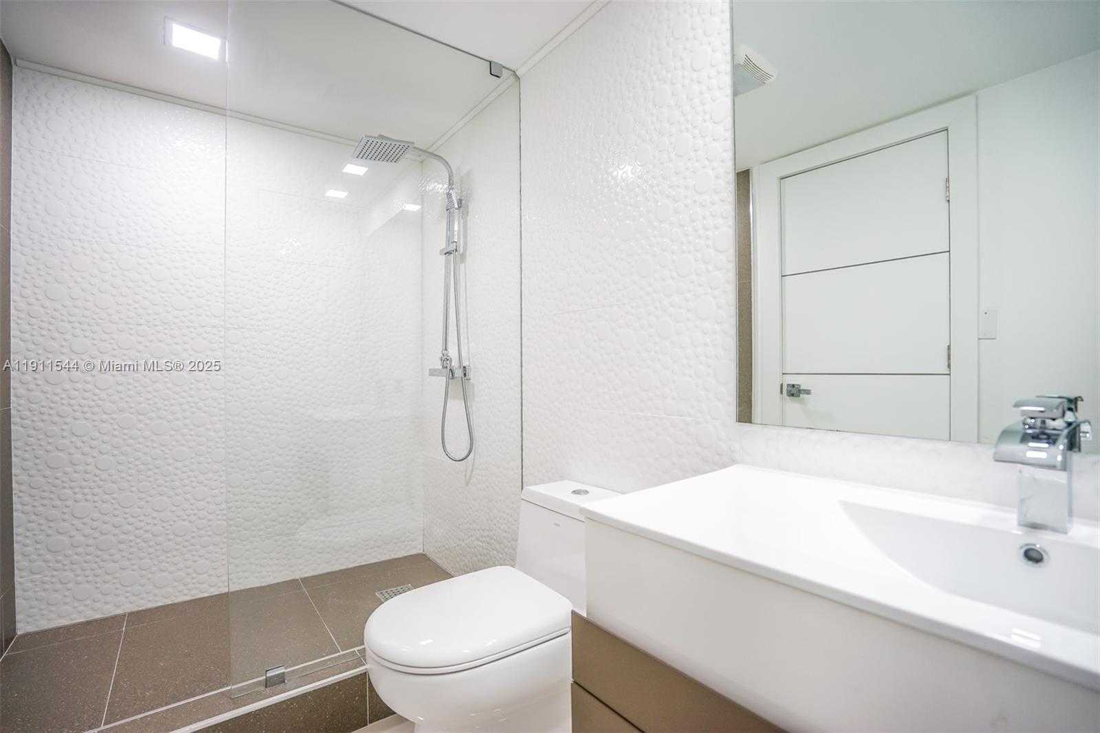 Small Image of 7601 EAST TREASURE DR #2301, North Bay Village Number 27