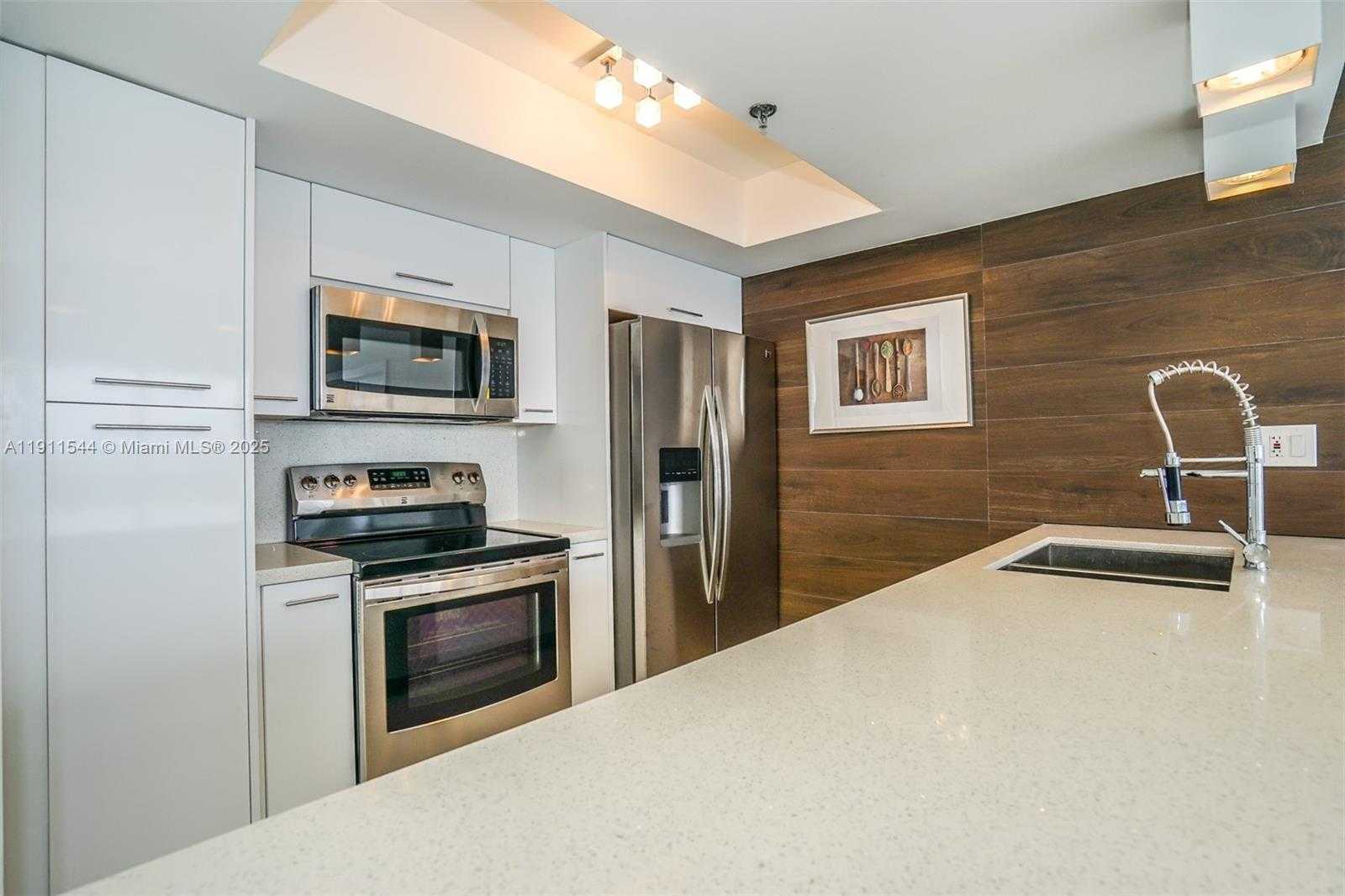 Small Image of 7601 EAST TREASURE DR #2301, North Bay Village Number 4