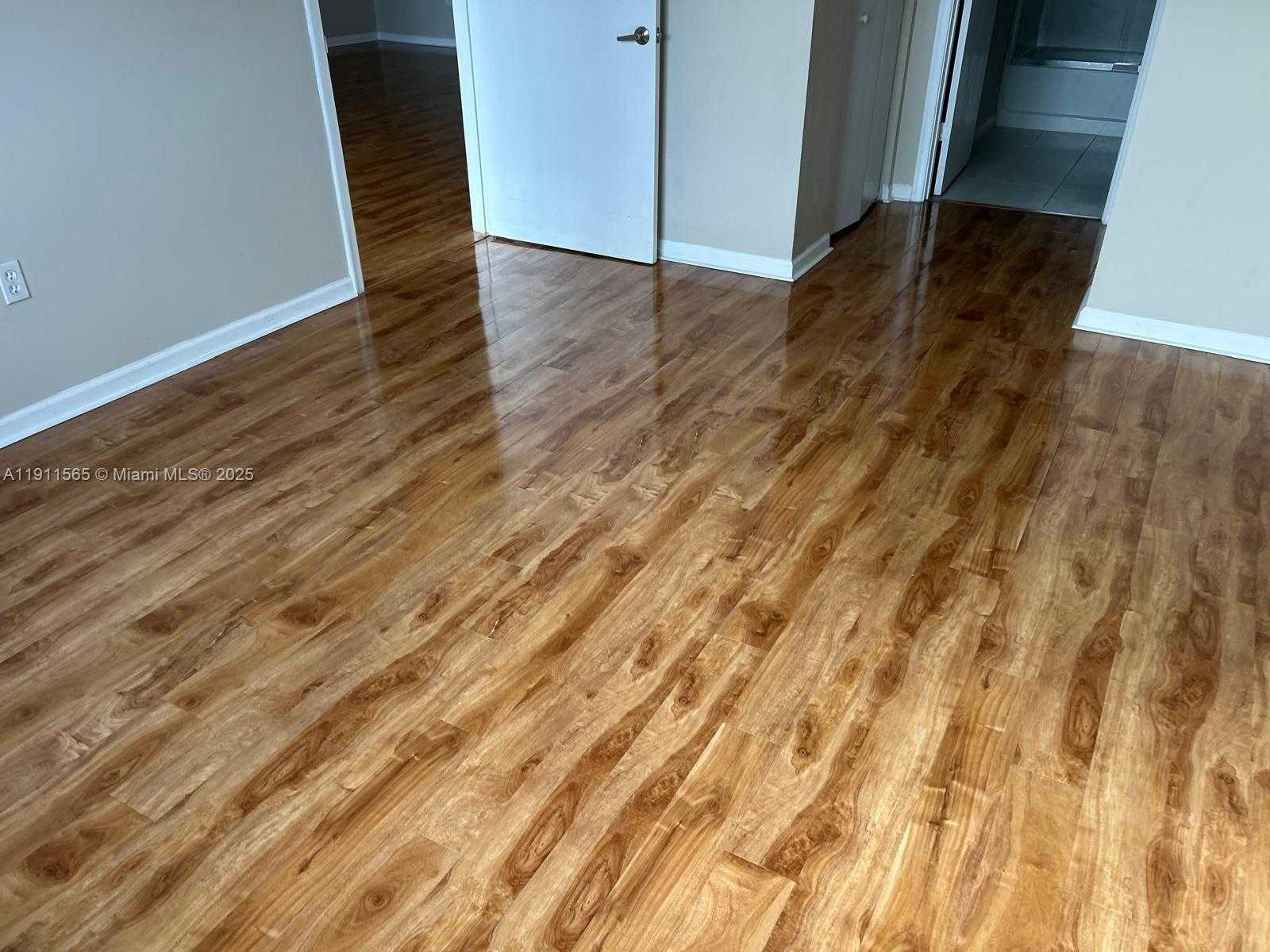 Small Image of 18800 NORTH EAST 29TH AVE #913, Aventura Number 3