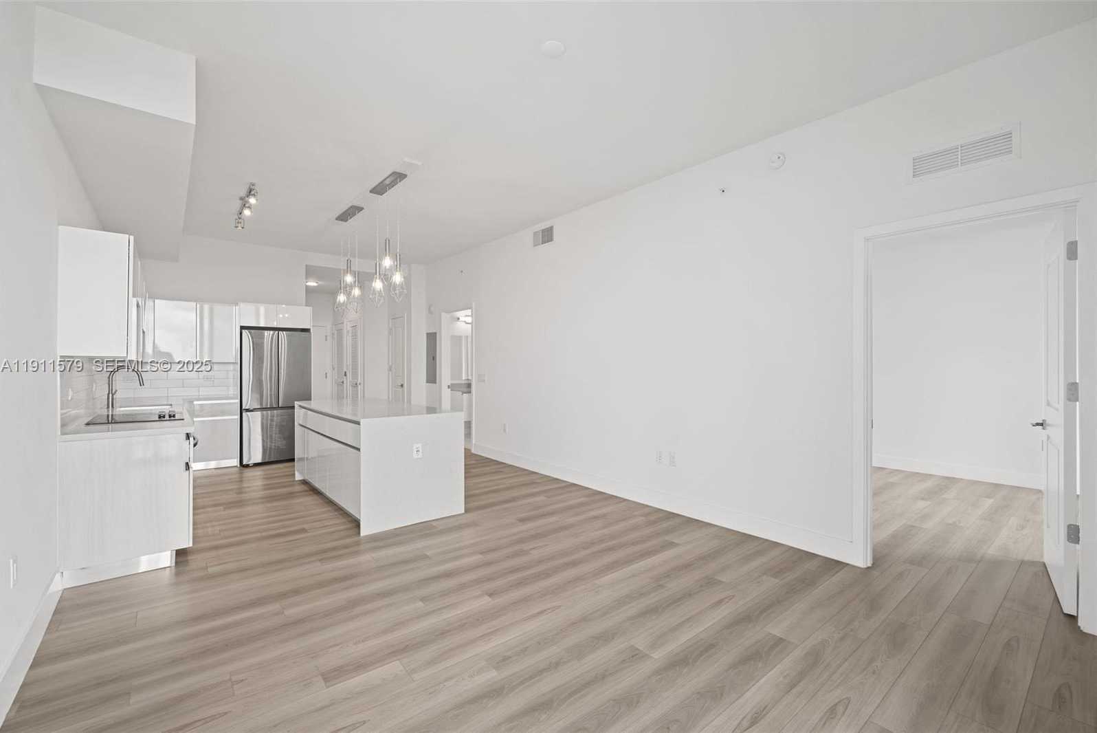 Small Image of 101 DIPLOMAT PKWY #2605, Hallandale Beach Number 12