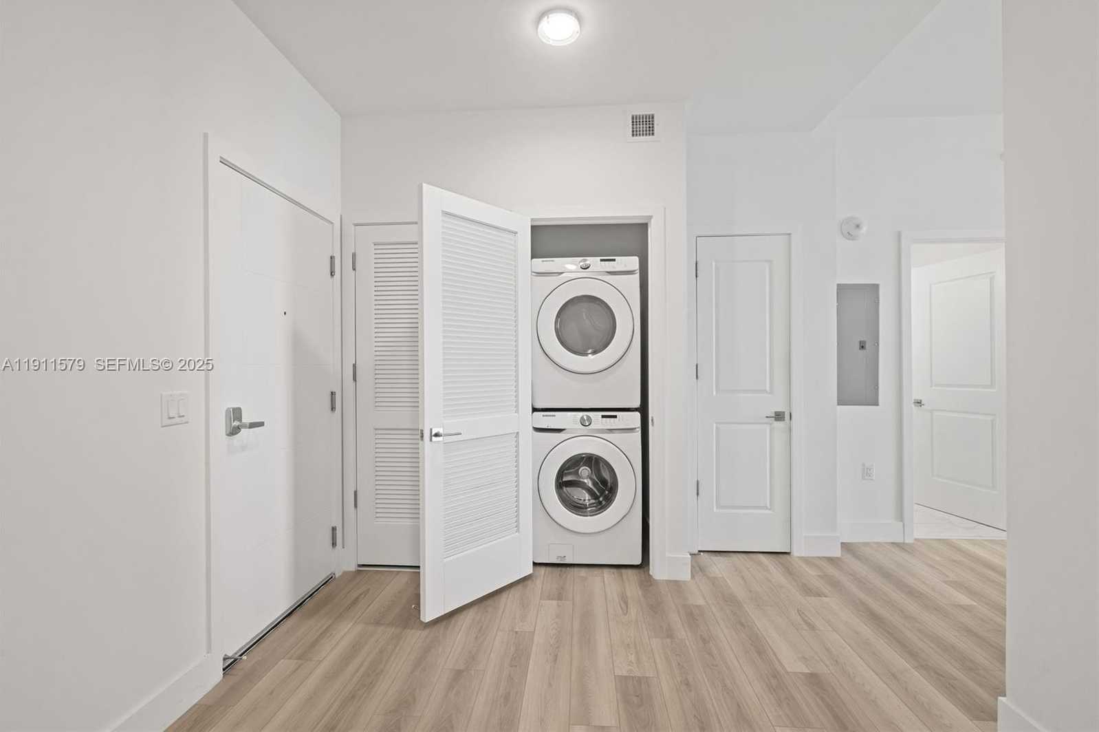 Small Image of 101 DIPLOMAT PKWY #2605, Hallandale Beach Number 13