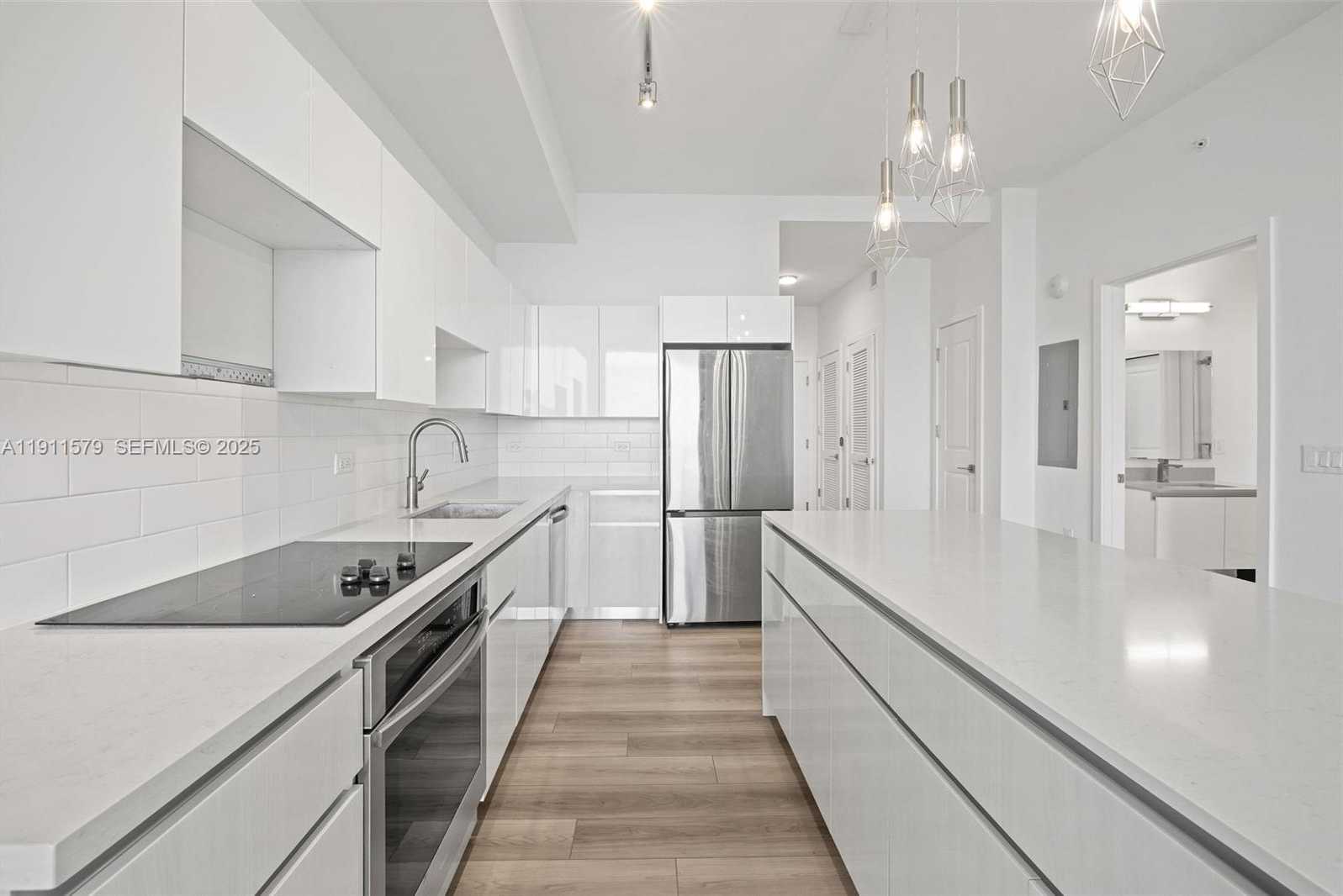 Small Image of 101 DIPLOMAT PKWY #2605, Hallandale Beach Number 3