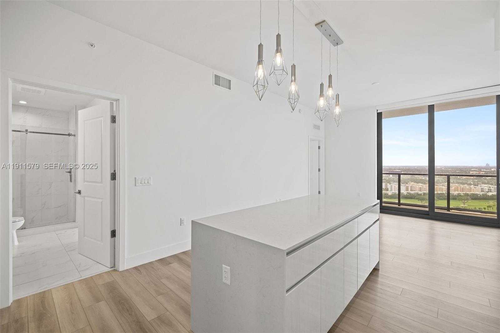 Small Image of 101 DIPLOMAT PKWY #2605, Hallandale Beach Number 5