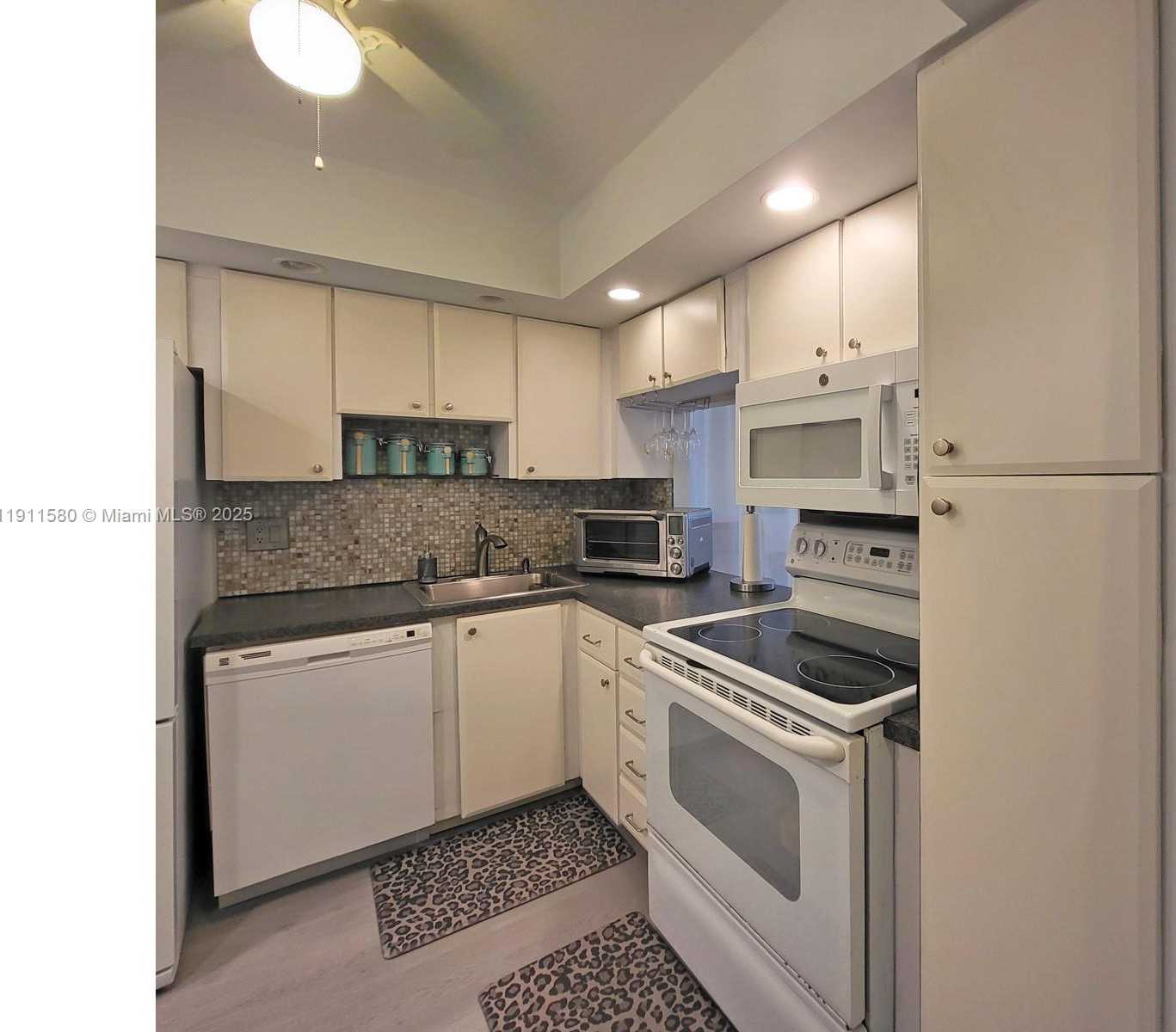 Small Image of 1825 SOUTH OCEAN DR #206, Hallandale Beach Number 10