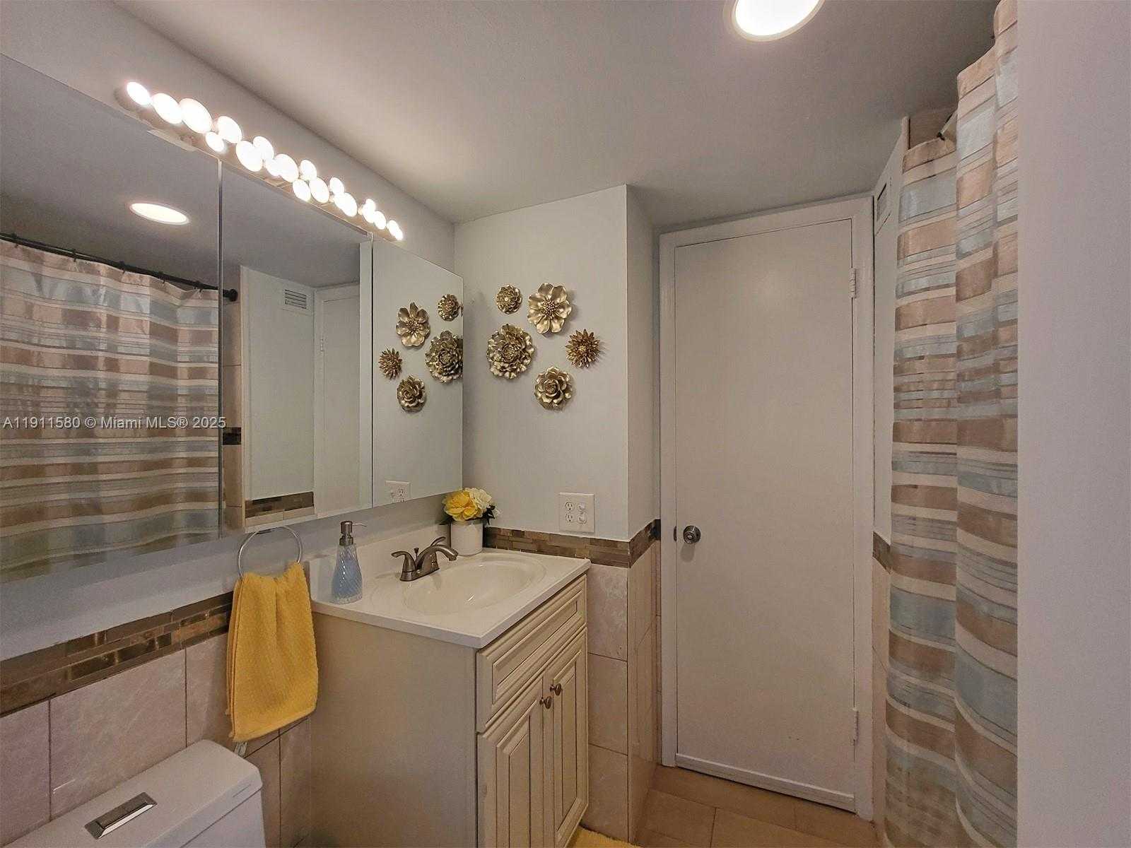 Small Image of 1825 SOUTH OCEAN DR #206, Hallandale Beach Number 17
