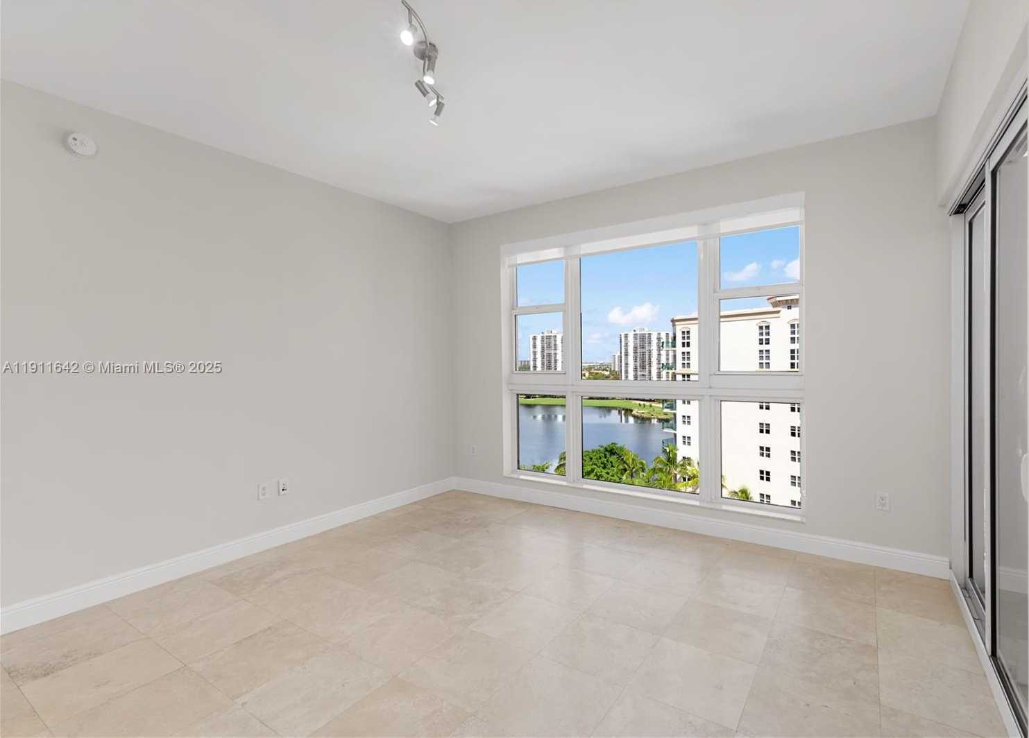 Small Image of 19900 EAST COUNTRY CLUB DR #PH18, Aventura Number 13