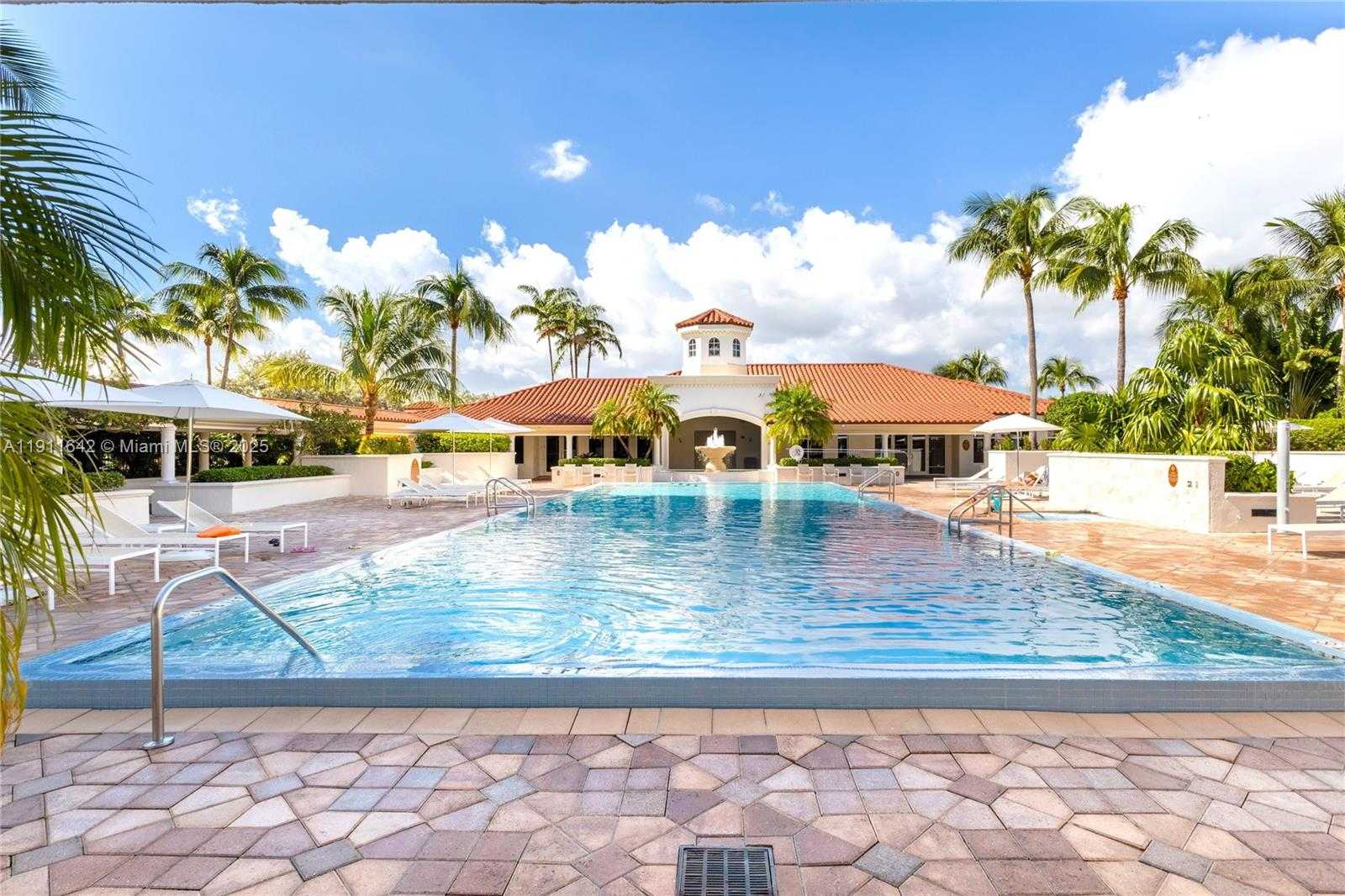 Small Image of 19900 EAST COUNTRY CLUB DR #PH18, Aventura Number 3