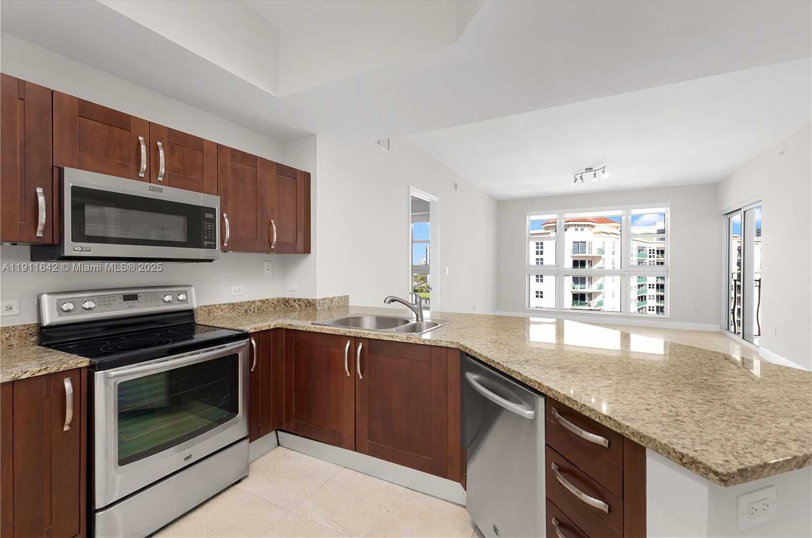 Small Image of 19900 EAST COUNTRY CLUB DR #PH18, Aventura Number 5