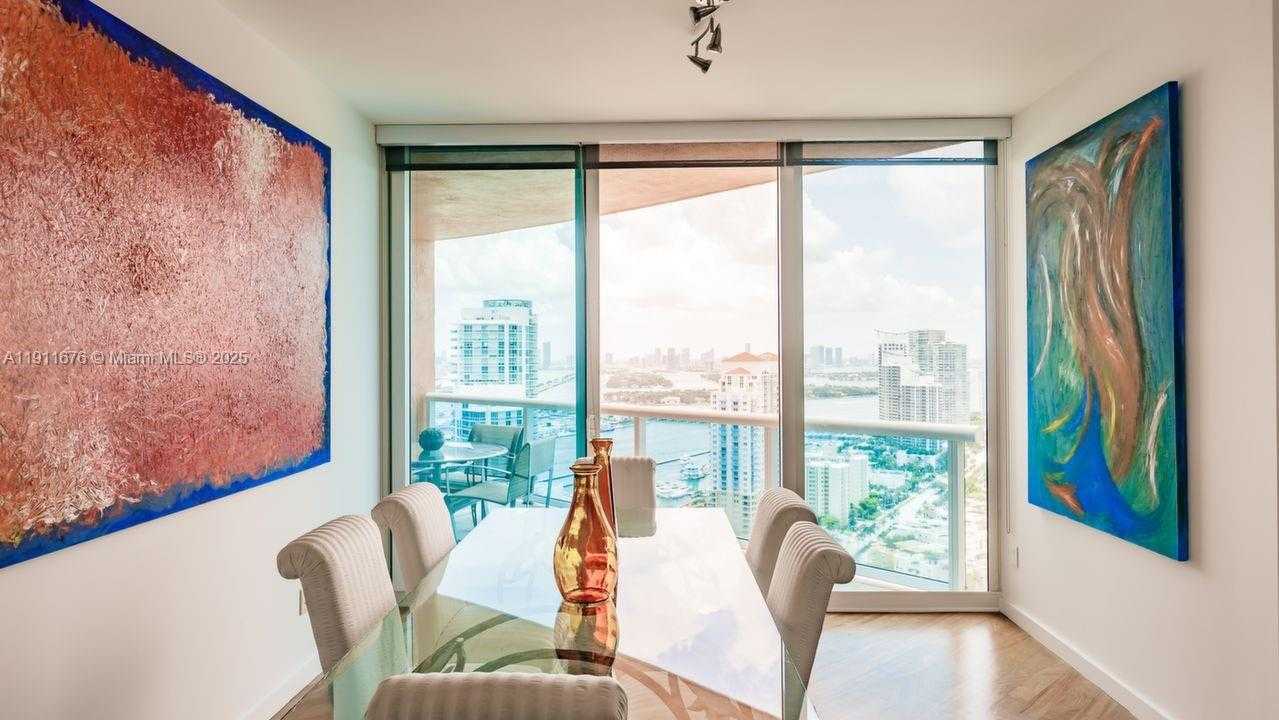 Small Image of 300 SOUTH POINTE DR #3506, Miami Beach Number 10