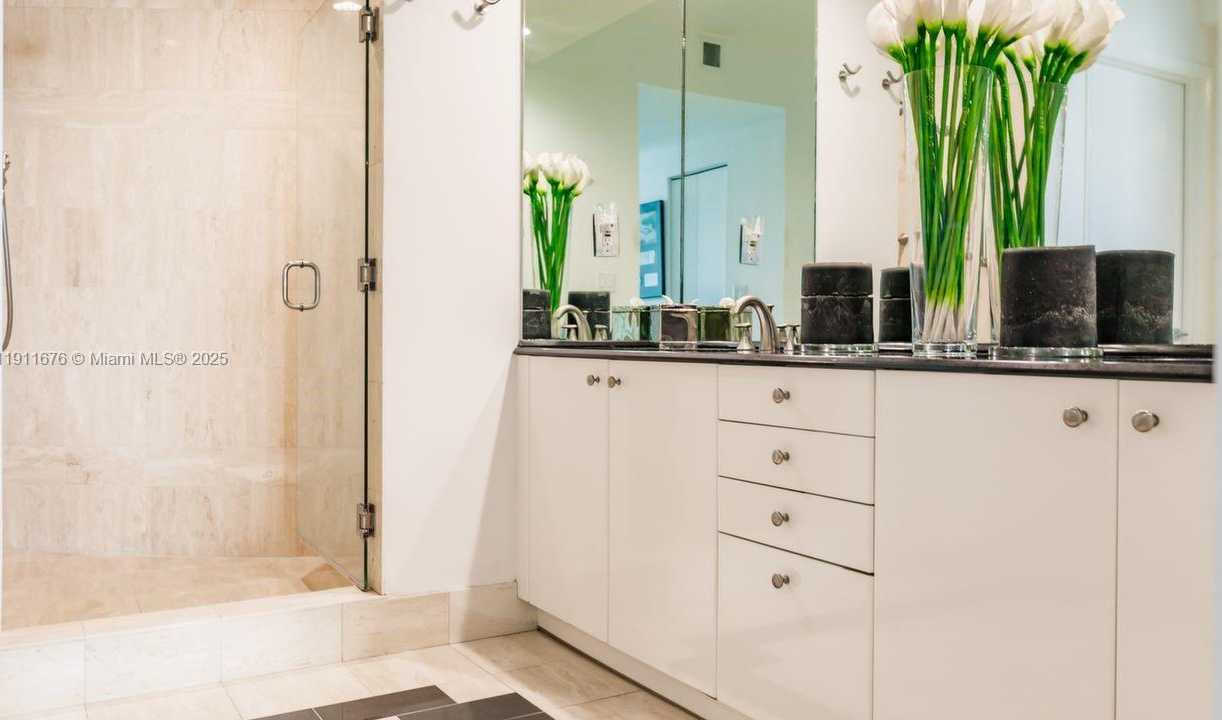 Small Image of 300 SOUTH POINTE DR #3506, Miami Beach Number 12