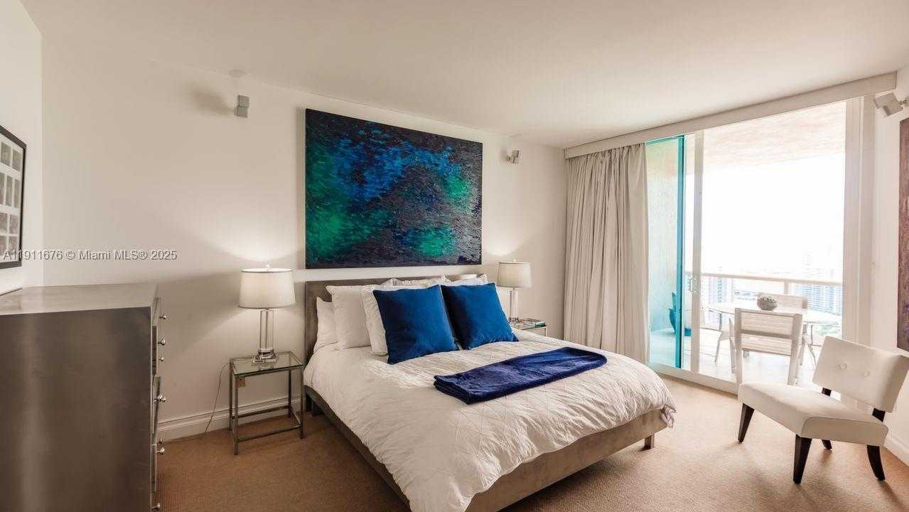 Small Image of 300 SOUTH POINTE DR #3506, Miami Beach Number 13
