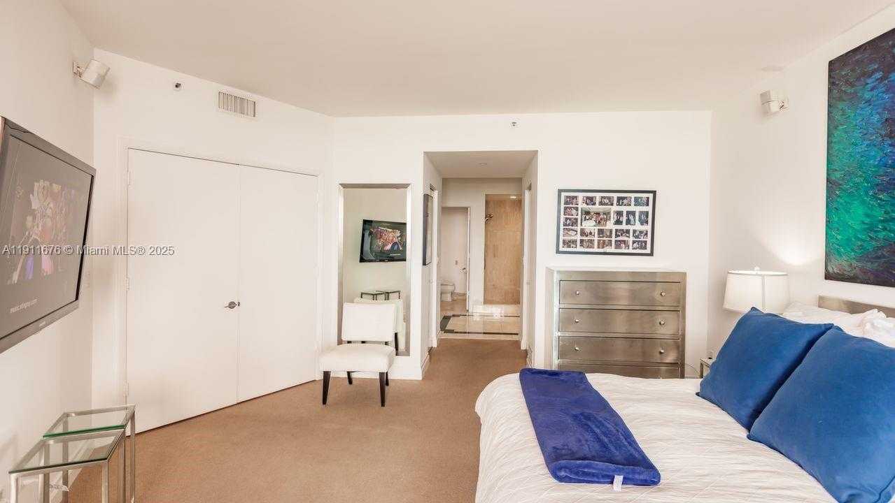 Small Image of 300 SOUTH POINTE DR #3506, Miami Beach Number 14