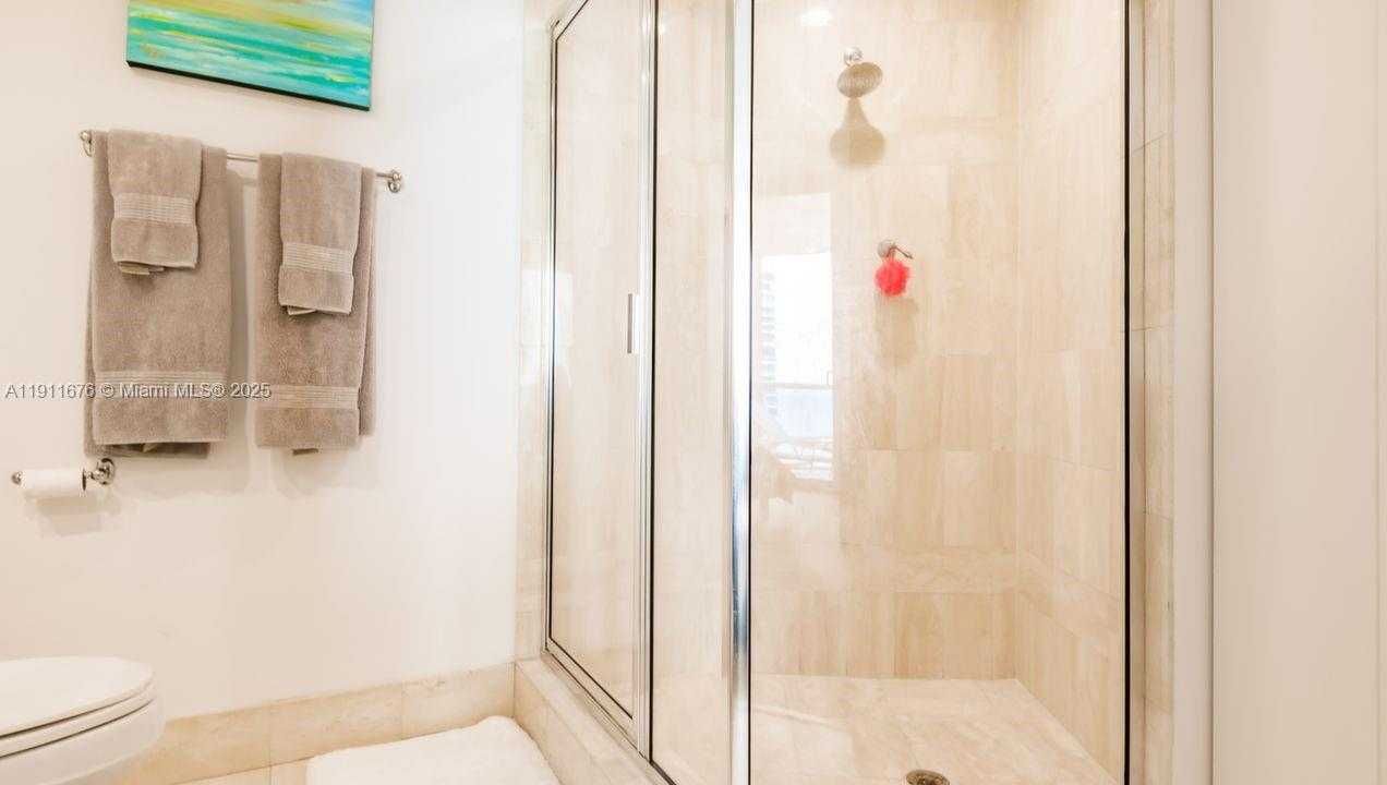 Small Image of 300 SOUTH POINTE DR #3506, Miami Beach Number 18