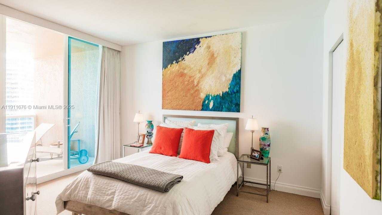 Small Image of 300 SOUTH POINTE DR #3506, Miami Beach Number 19