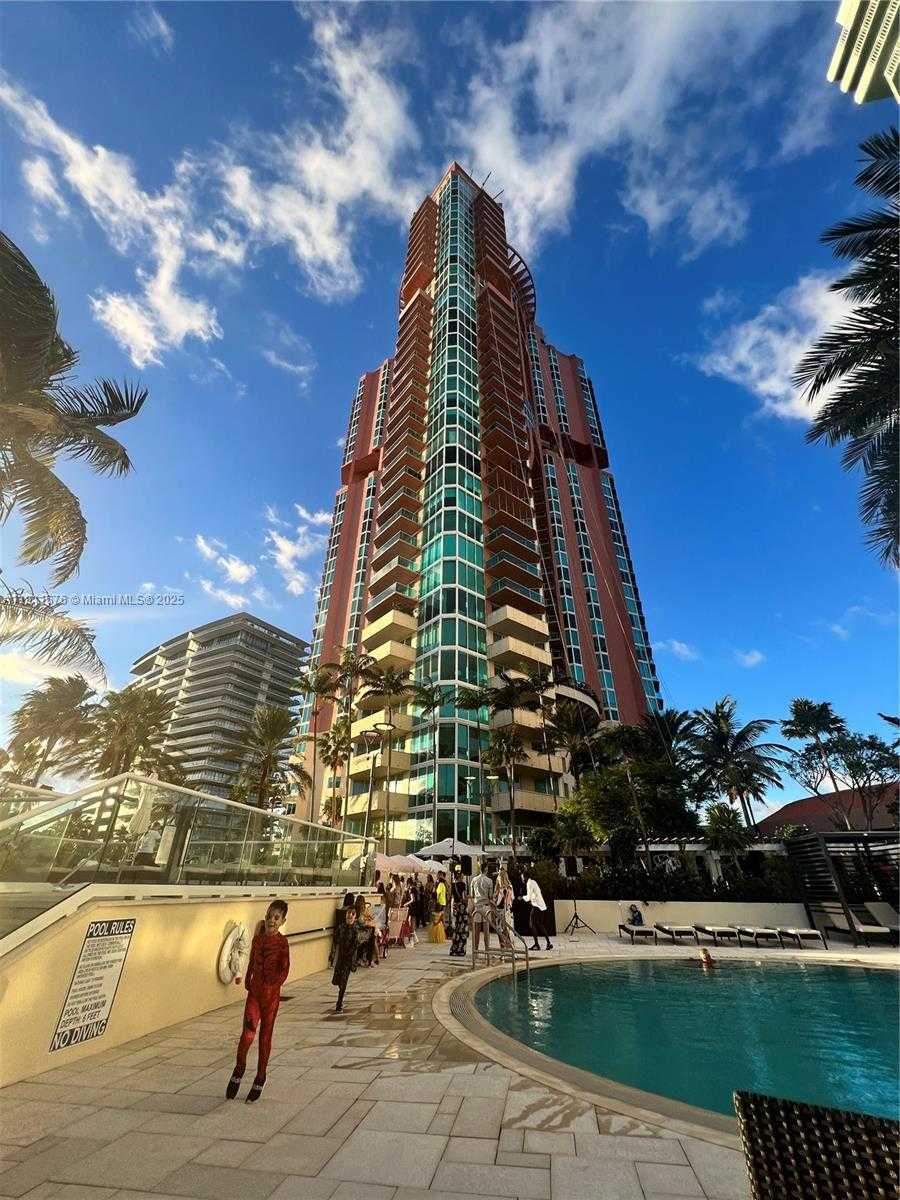 Small Image of 300 SOUTH POINTE DR #3506, Miami Beach Number 2
