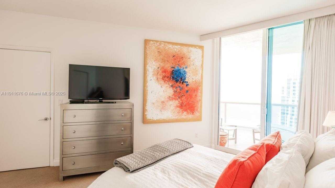 Small Image of 300 SOUTH POINTE DR #3506, Miami Beach Number 20