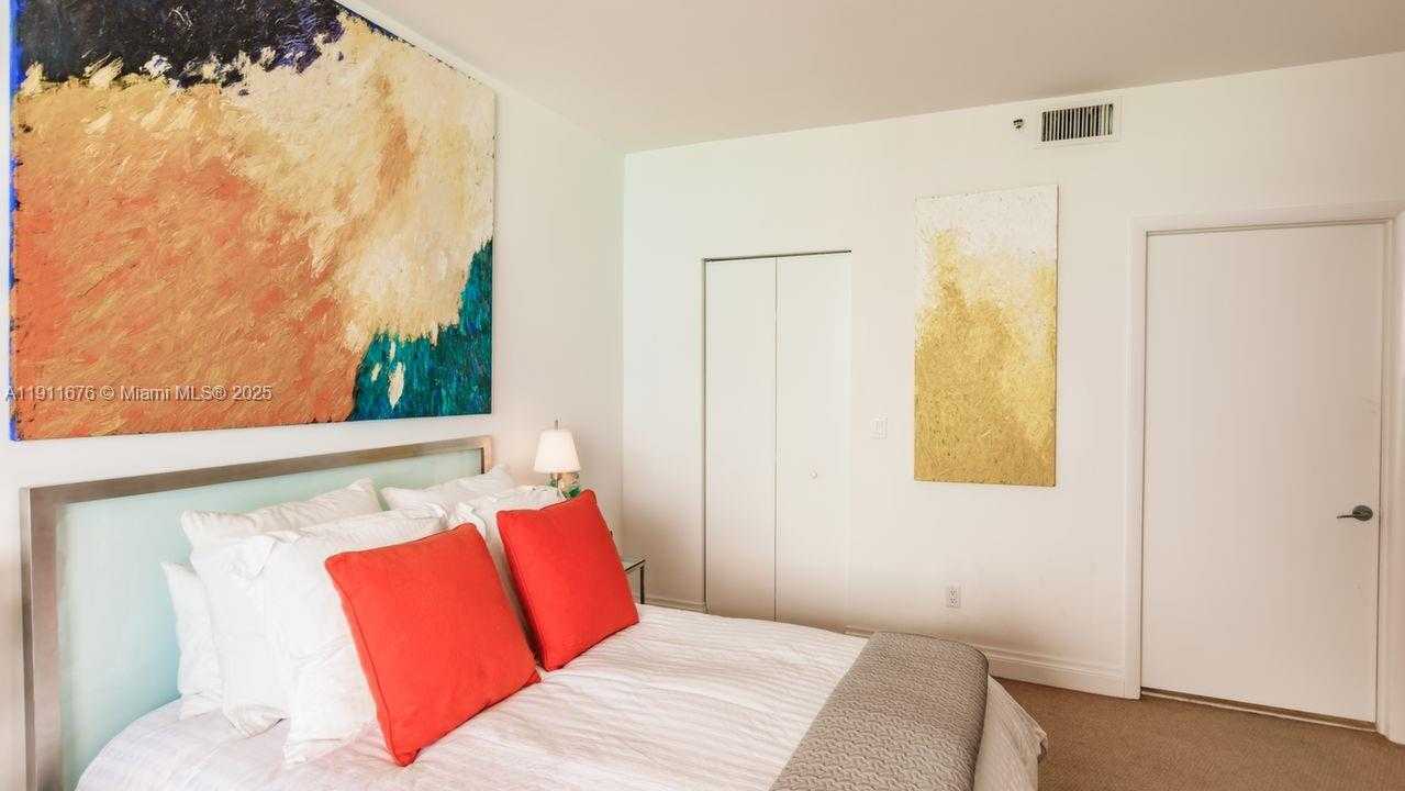 Small Image of 300 SOUTH POINTE DR #3506, Miami Beach Number 21