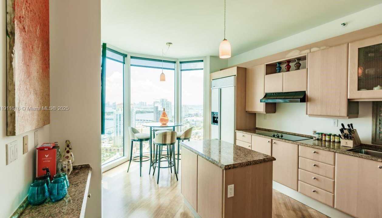 Small Image of 300 SOUTH POINTE DR #3506, Miami Beach Number 22