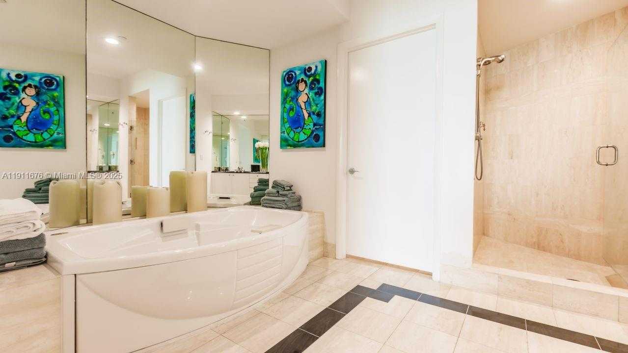 Small Image of 300 SOUTH POINTE DR #3506, Miami Beach Number 9