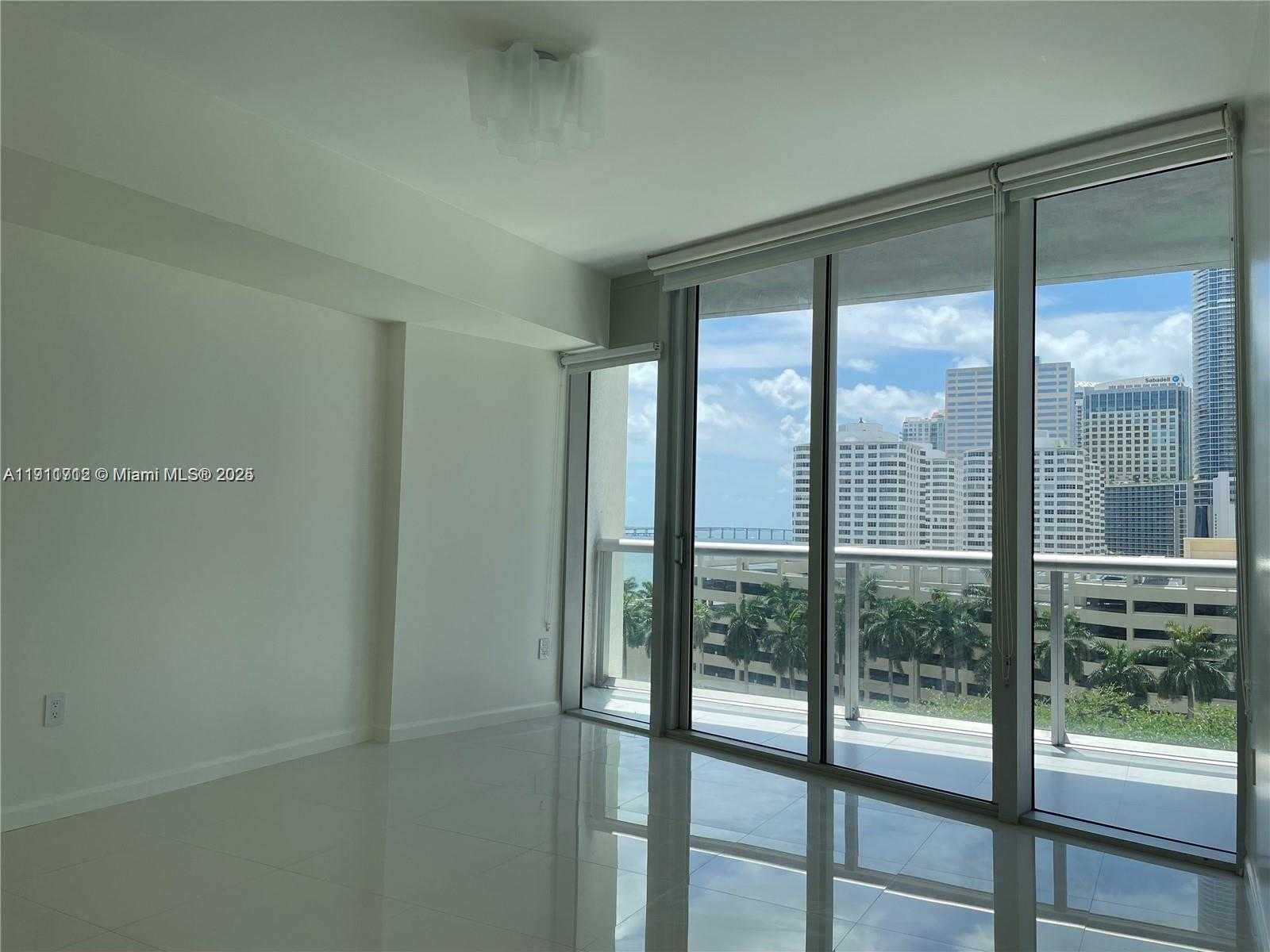 Small Image of 495 BRICKELL AVE #909, Miami Number 4