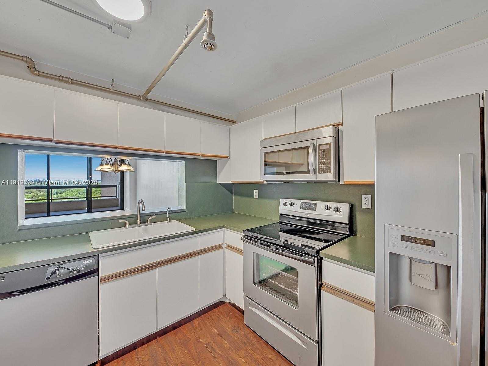 Small Image of 2555 COLLINS AVE #1604, Miami Beach Number 13