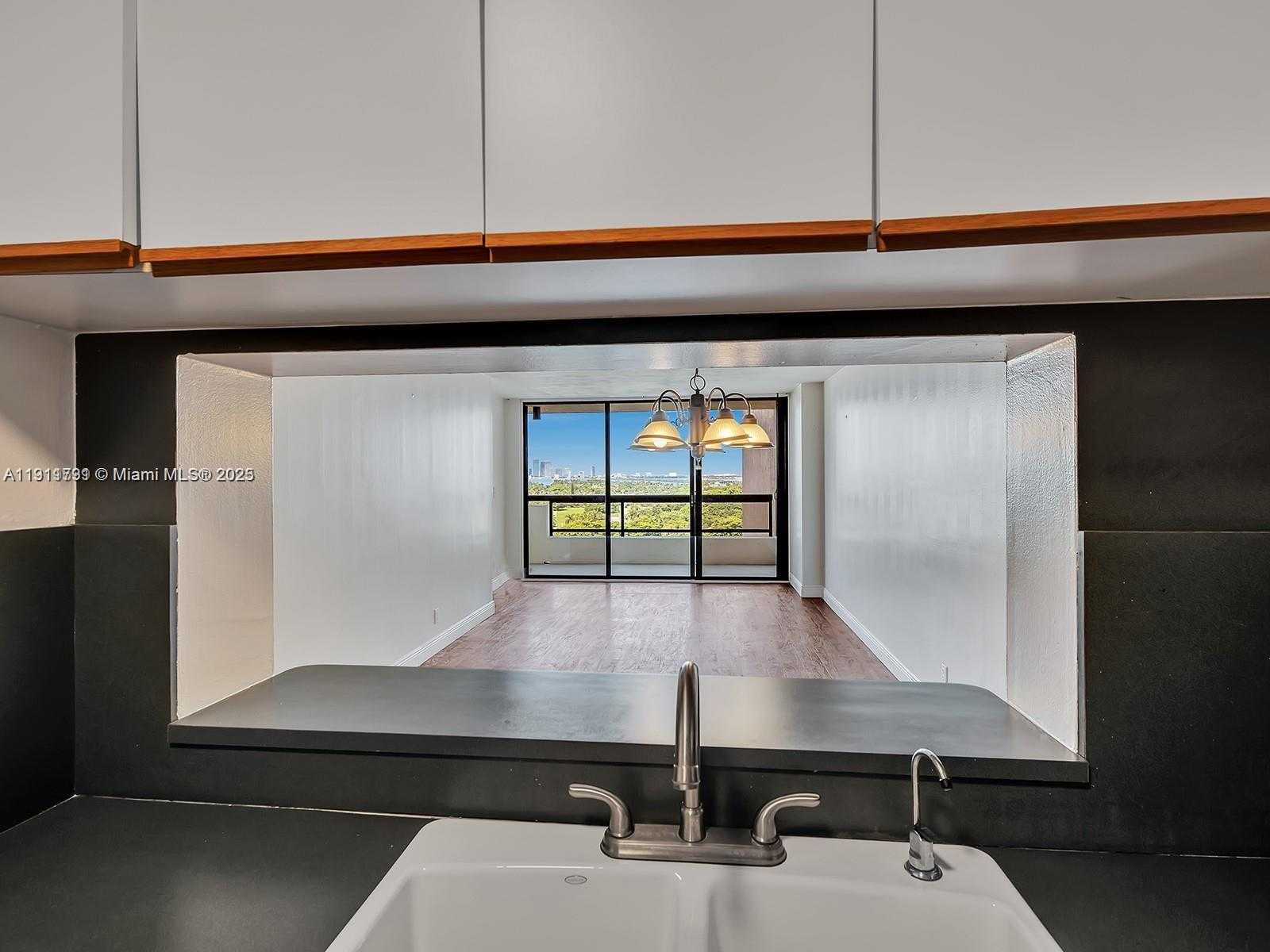 Small Image of 2555 COLLINS AVE #1604, Miami Beach Number 14