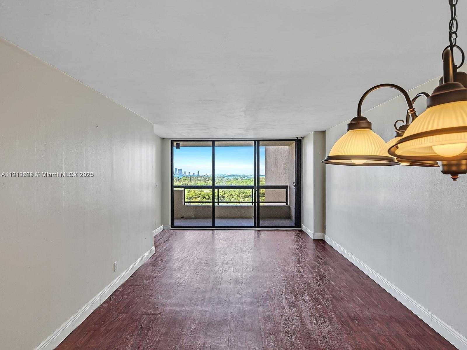 Small Image of 2555 COLLINS AVE #1604, Miami Beach Number 15