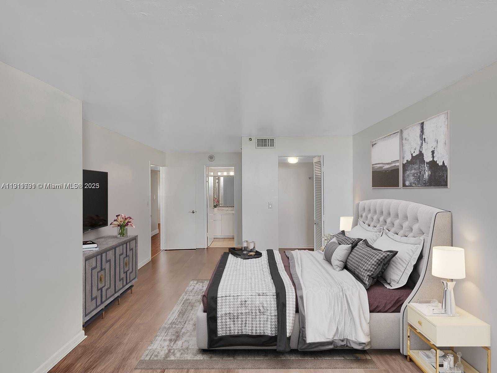 Small Image of 2555 COLLINS AVE #1604, Miami Beach Number 16