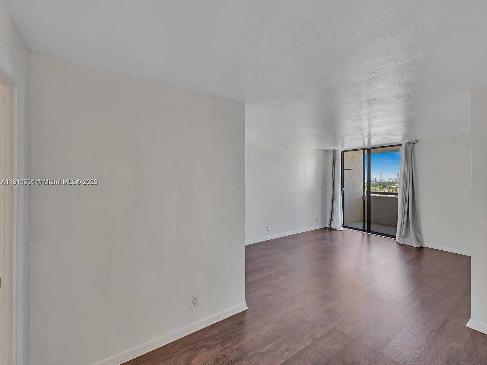 Small Image of 2555 COLLINS AVE #1604, Miami Beach Number 17