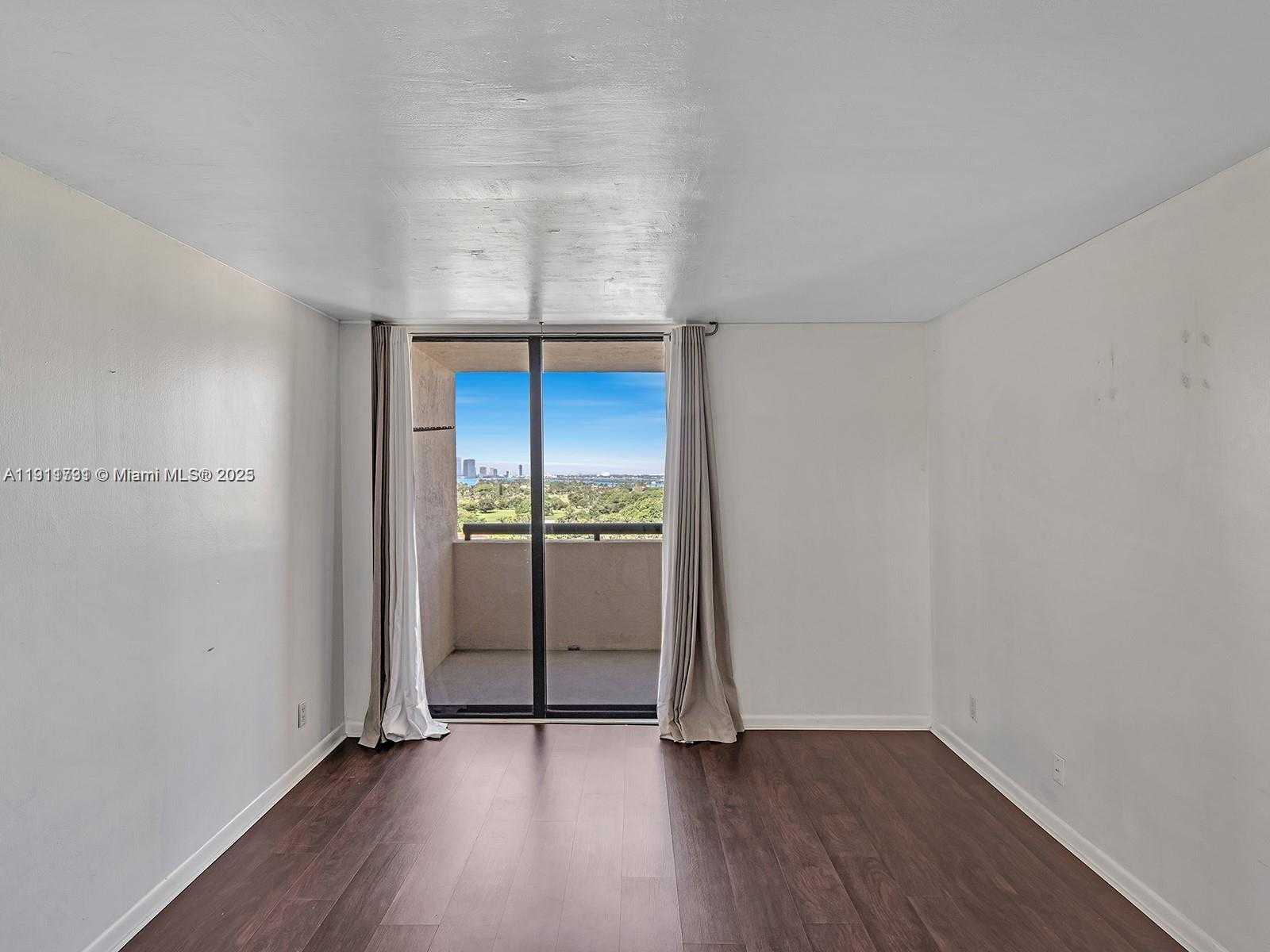 Small Image of 2555 COLLINS AVE #1604, Miami Beach Number 20