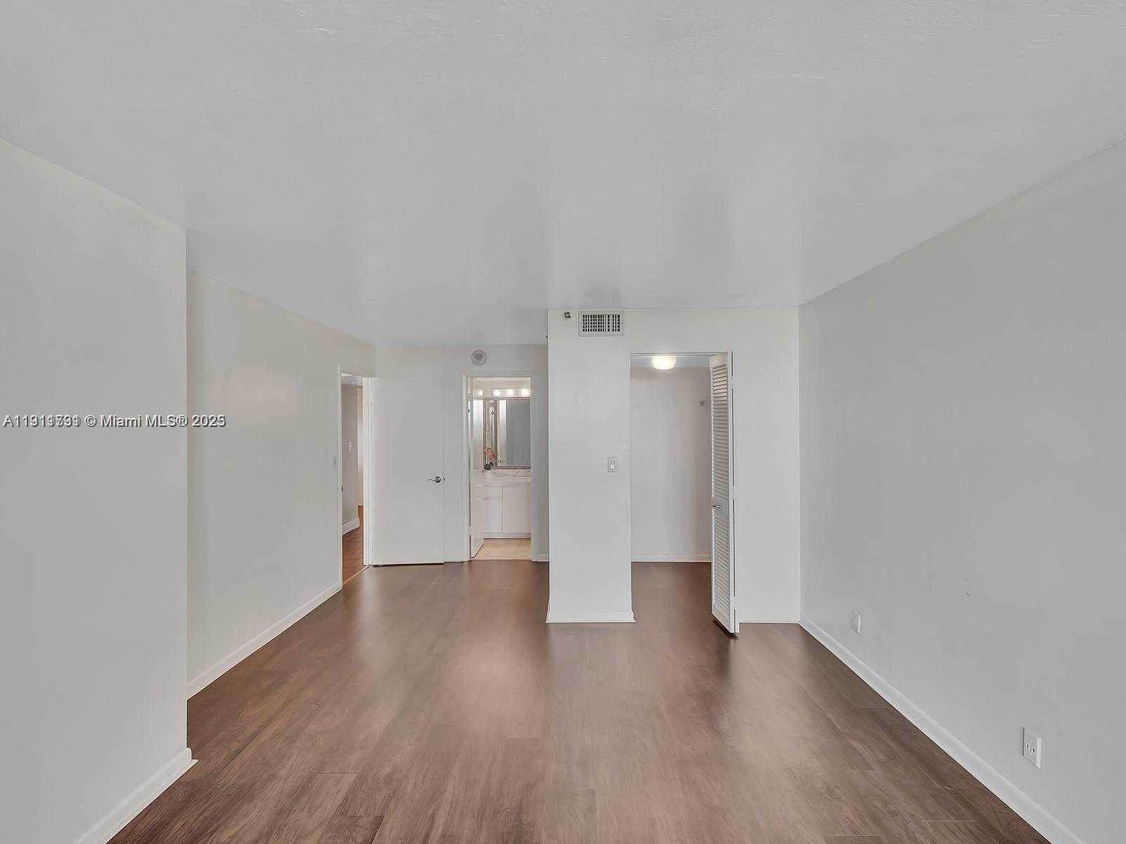 Small Image of 2555 COLLINS AVE #1604, Miami Beach Number 21
