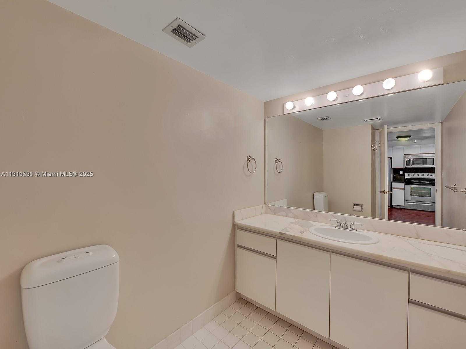 Small Image of 2555 COLLINS AVE #1604, Miami Beach Number 24