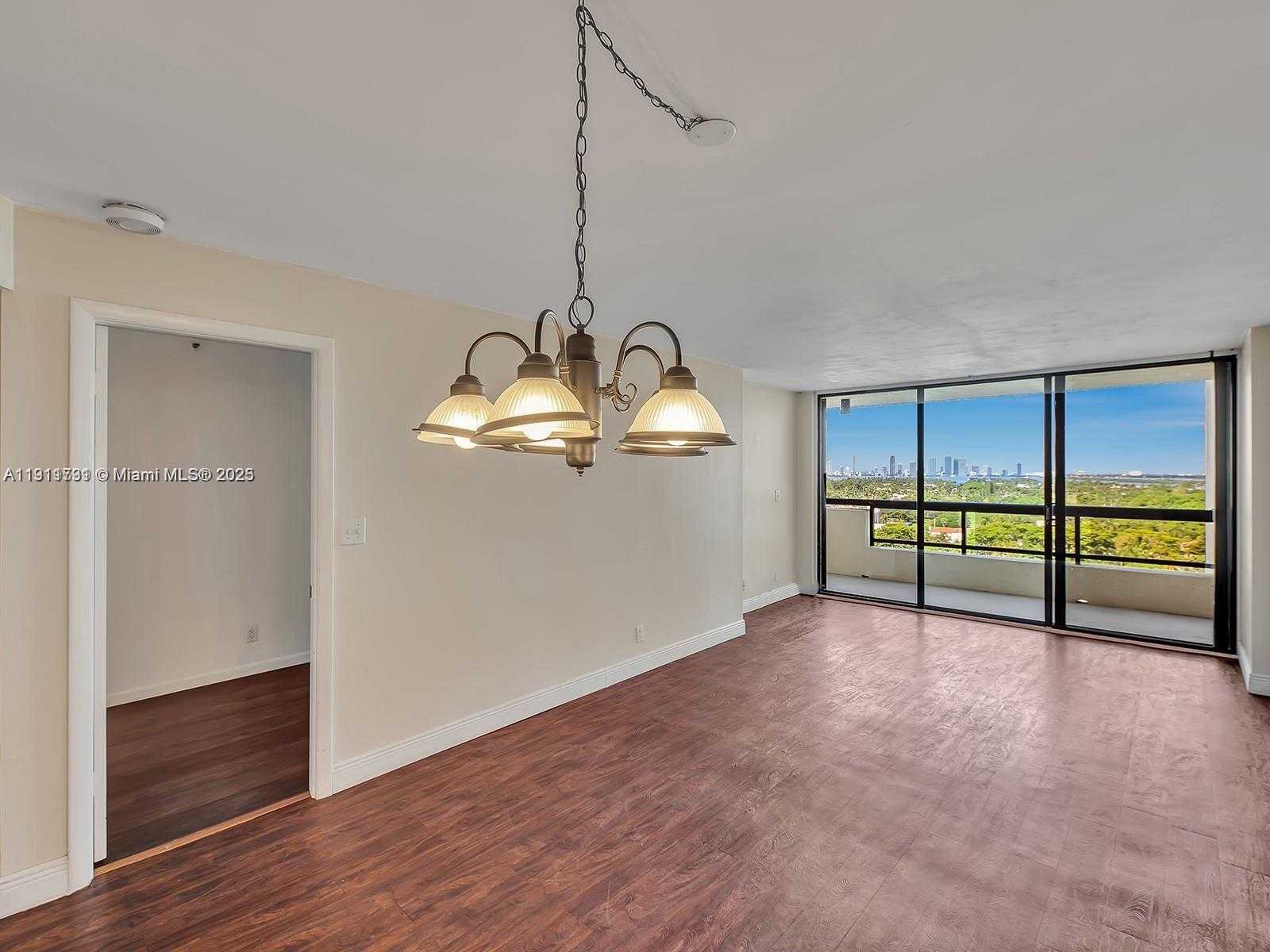 Small Image of 2555 COLLINS AVE #1604, Miami Beach Number 5