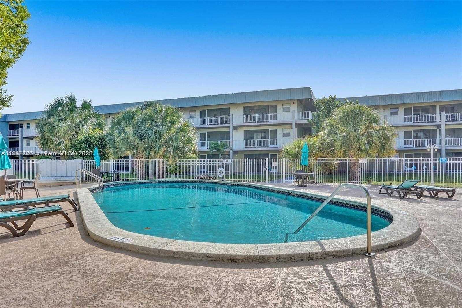 Small Image of 300 LAYNE BLVD #313, Hallandale Beach Number 15