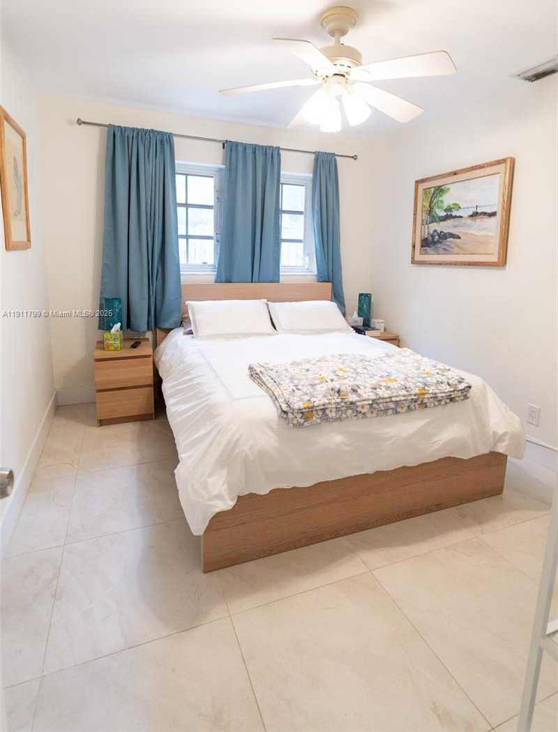 Small Image of 220 BUTTONWOOD DR, Key Biscayne Number 10