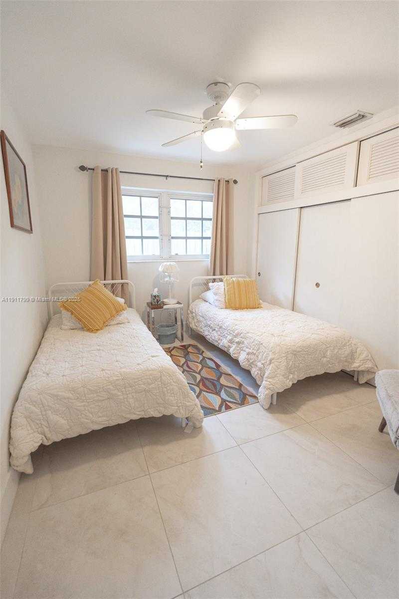 Small Image of 220 BUTTONWOOD DR, Key Biscayne Number 11