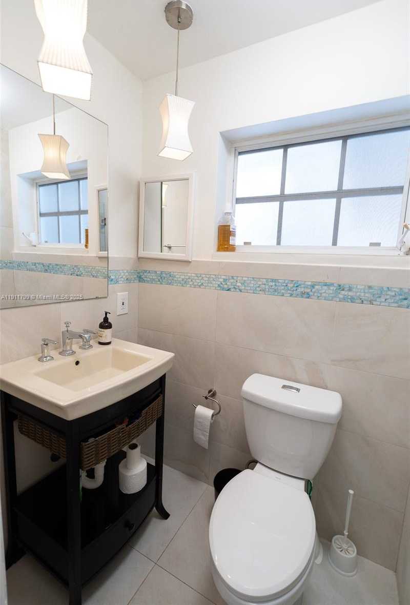 Small Image of 220 BUTTONWOOD DR, Key Biscayne Number 15