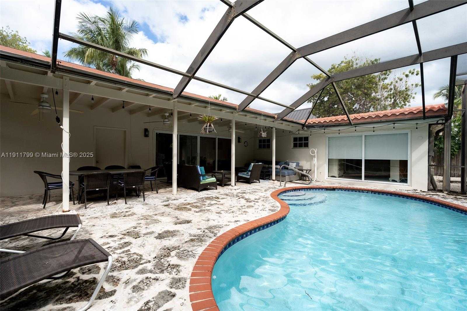 Small Image of 220 BUTTONWOOD DR, Key Biscayne Number 16
