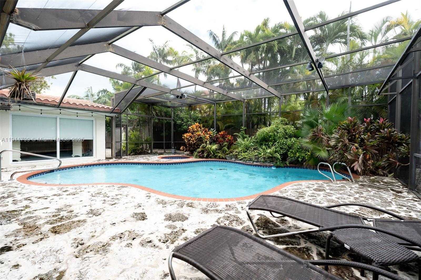 Small Image of 220 BUTTONWOOD DR, Key Biscayne Number 18