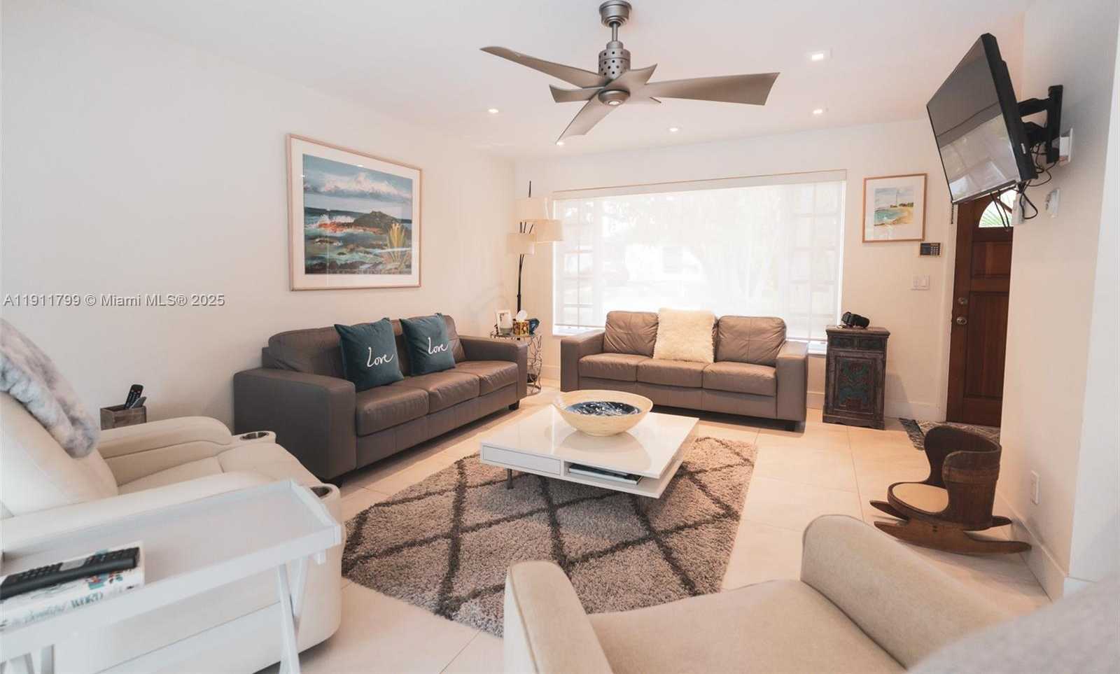 Small Image of 220 BUTTONWOOD DR, Key Biscayne Number 5