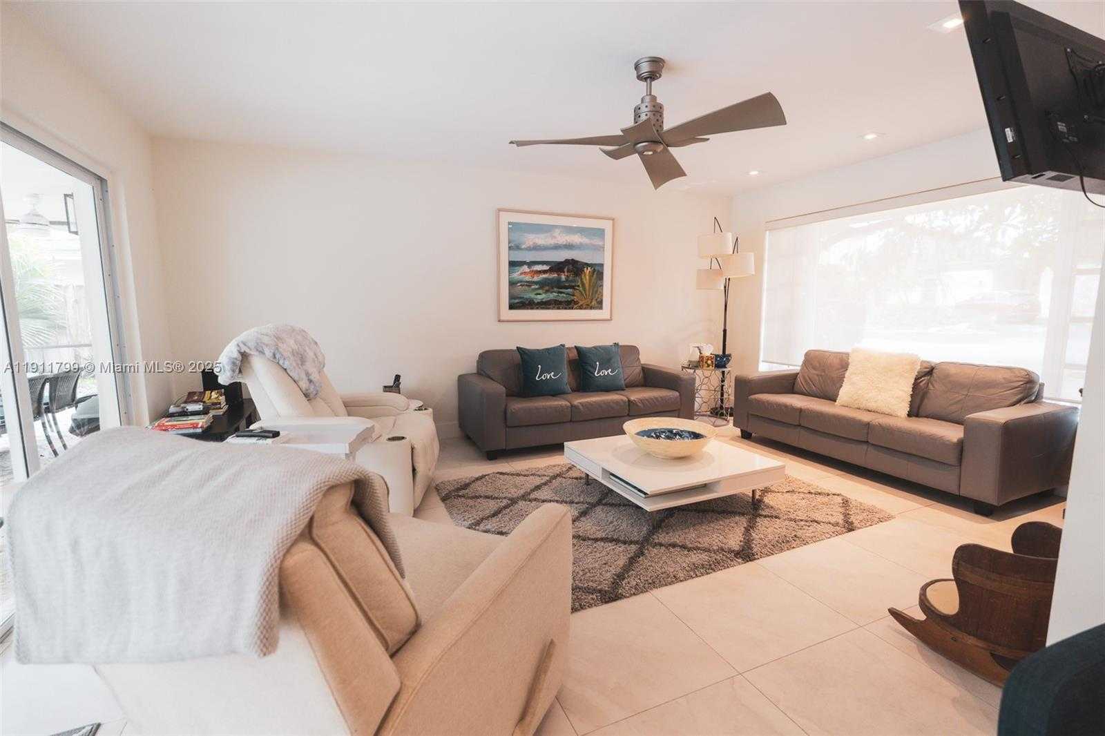 Small Image of 220 BUTTONWOOD DR, Key Biscayne Number 6