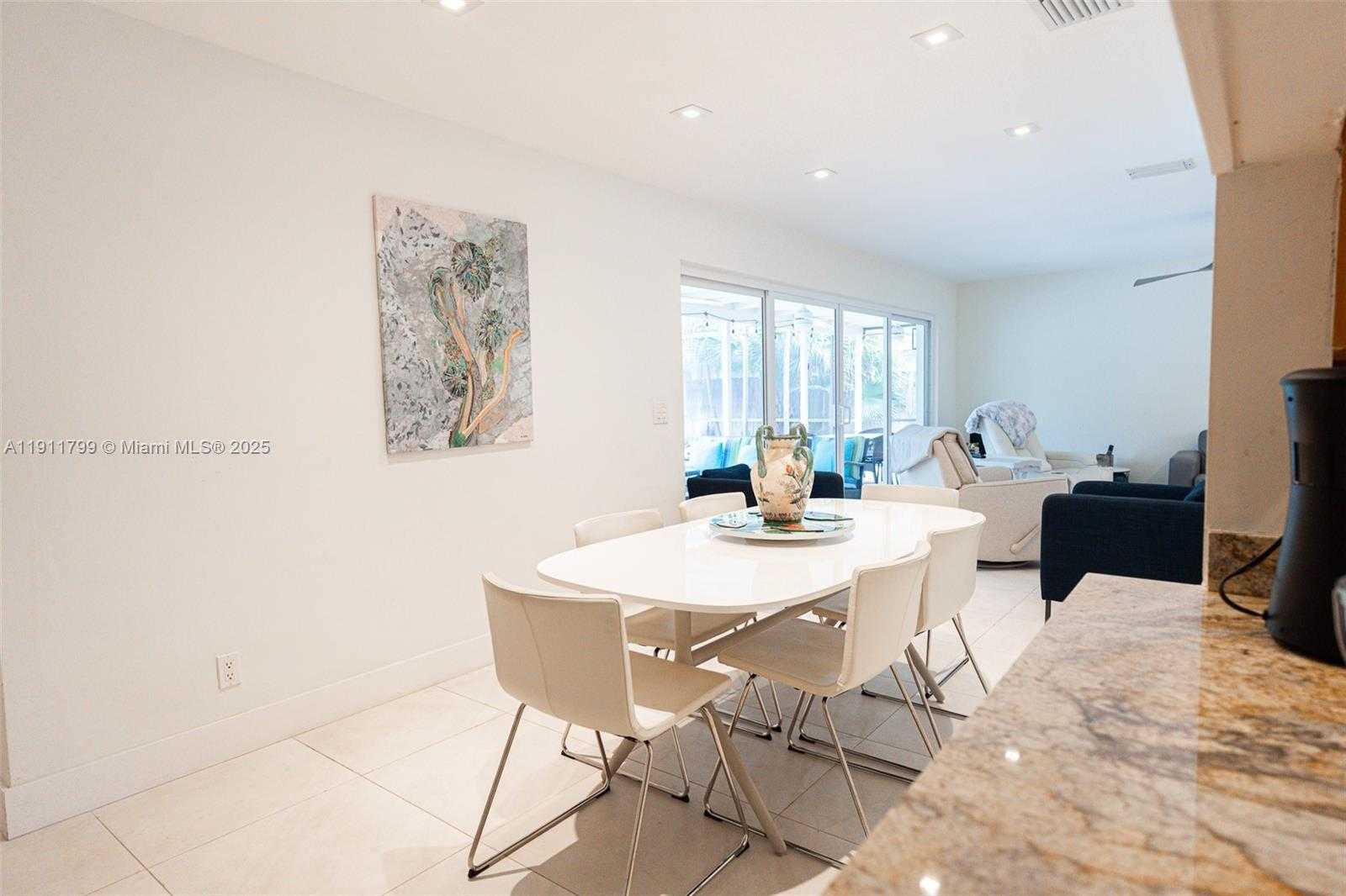 Small Image of 220 BUTTONWOOD DR, Key Biscayne Number 7