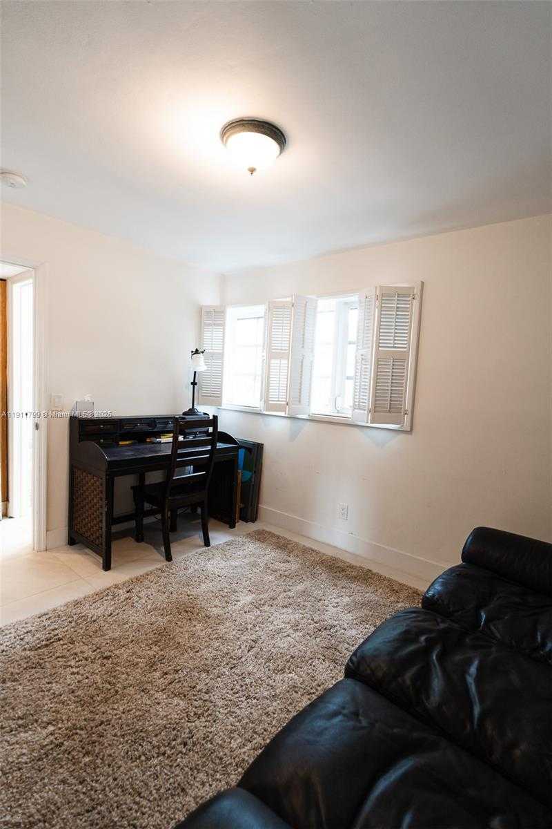 Small Image of 220 BUTTONWOOD DR, Key Biscayne Number 9