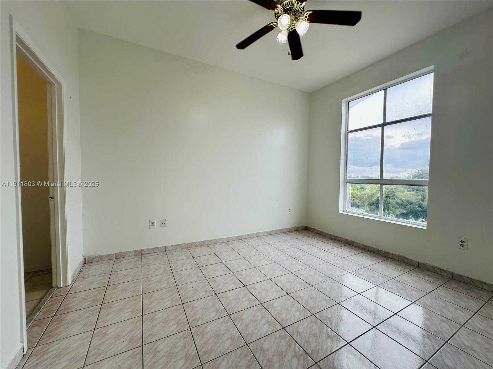 Small Image of 7420 WEST 20TH AVE #432, Hialeah Number 5
