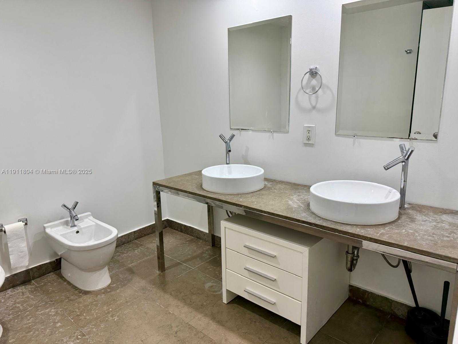 Small Image of 495 BRICKELL AVE #4408, Miami Number 11