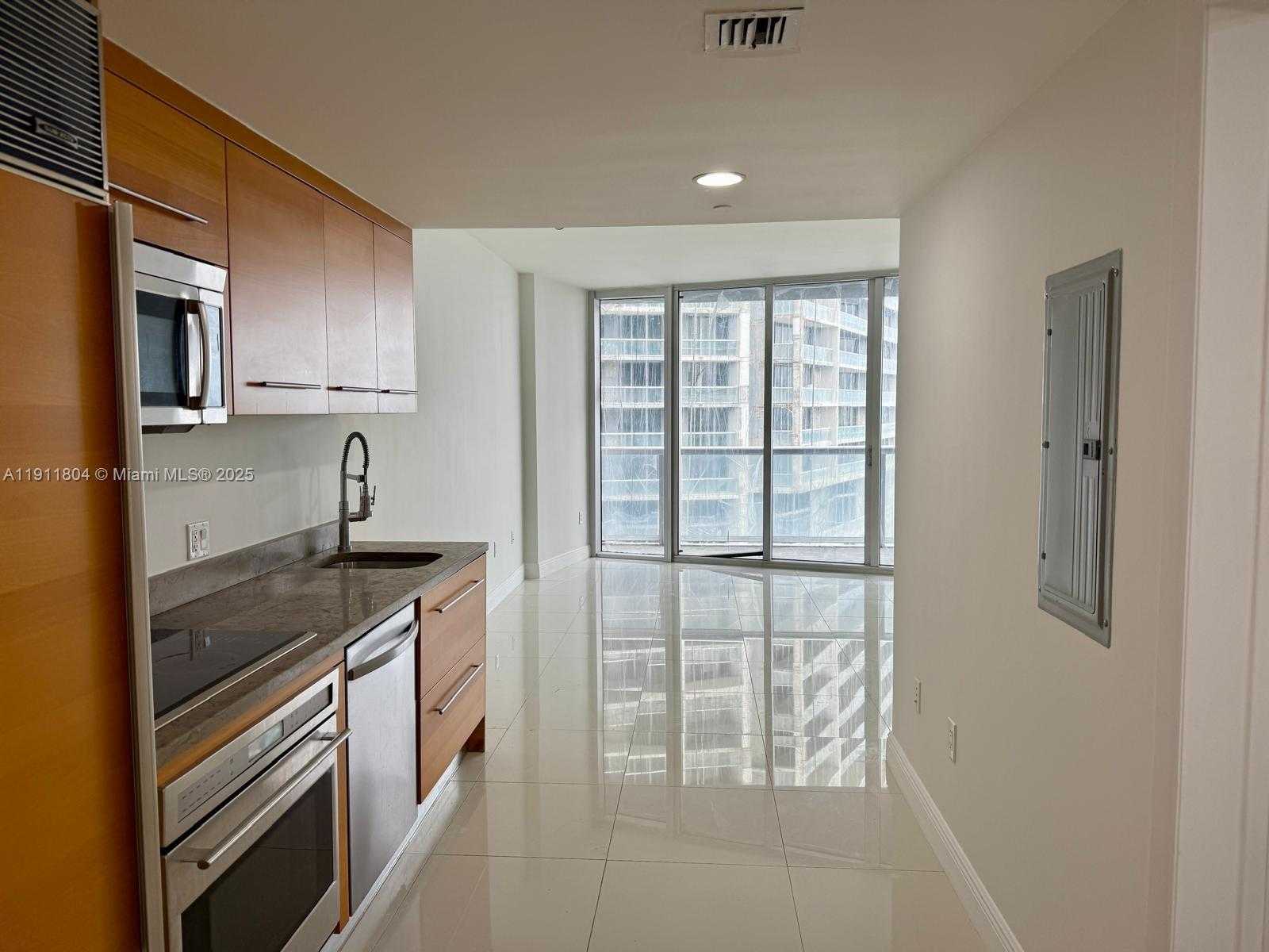Small Image of 495 BRICKELL AVE #4408, Miami Number 6