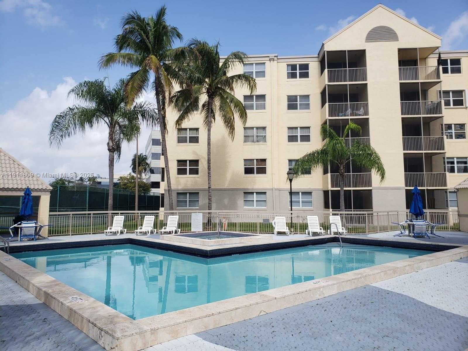 Small Image of 8205 LAKE DR #402, Doral Number 14